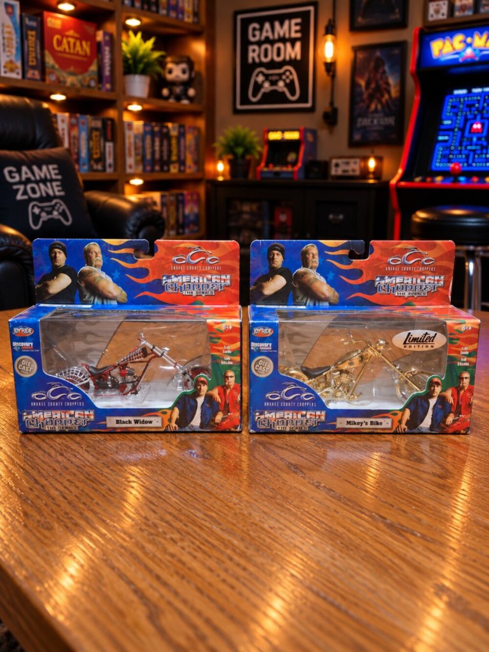 American Chopper Black Widow & Mikey’s Bike 1:18 Die-Cast Set